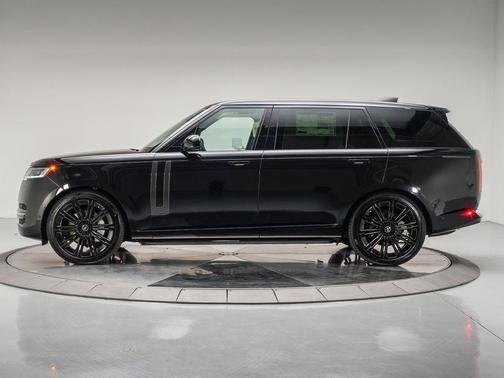 2025 Land Rover Range Rover P530 SE 7 Seat