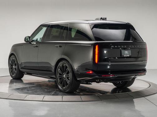 2025 Land Rover Range Rover P530 SE 7 Seat