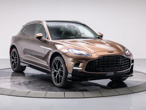 Bronze 2026 Aston Martin DBX 707