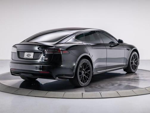 2022 Tesla Model S Plaid