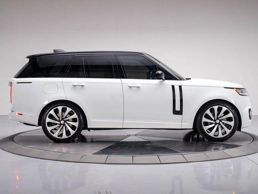 2025 Land Rover Range Rover P530 SE