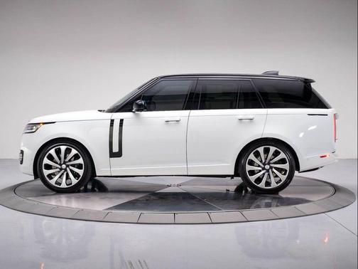 2025 Land Rover Range Rover P530 SE