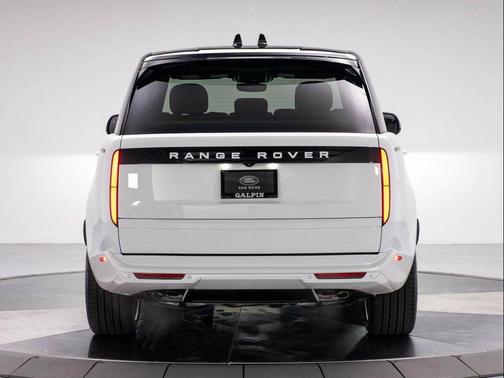 2025 Land Rover Range Rover P530 SE