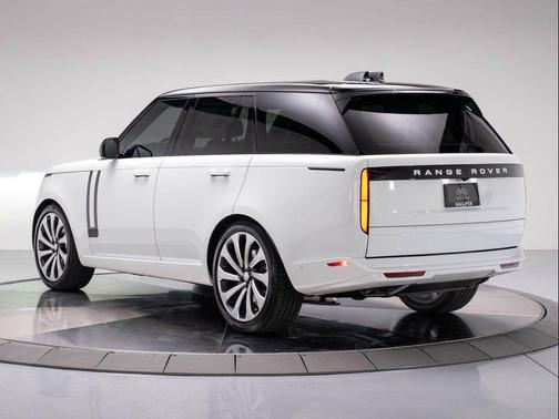 2025 Land Rover Range Rover P530 SE