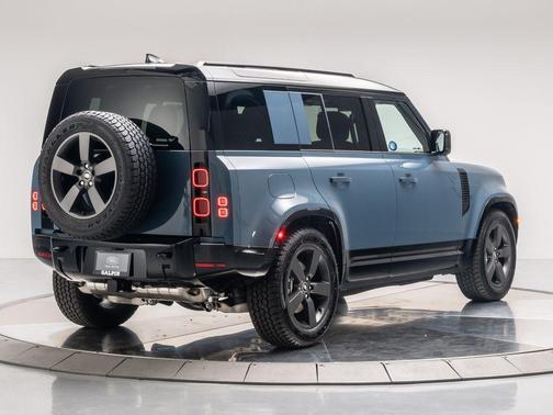2025 Land Rover Defender P400 X-Dynamic SE