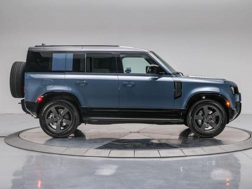 2025 Land Rover Defender P400 X-Dynamic SE