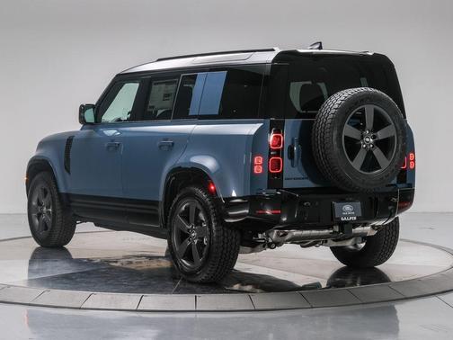2025 Land Rover Defender P400 X-Dynamic SE