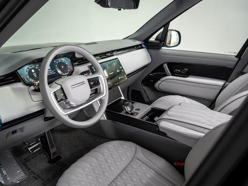 2025 Land Rover Range Rover P615 SV