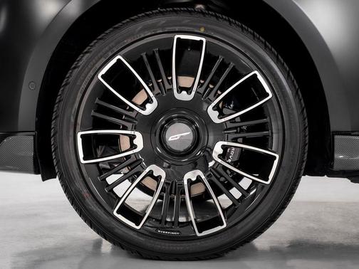 2025 Land Rover Range Rover P615 SV