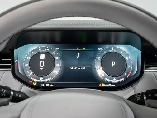 2025 Land Rover Range Rover P615 SV