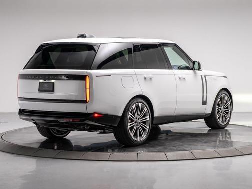 2026 Land Rover Range Rover P530 SE