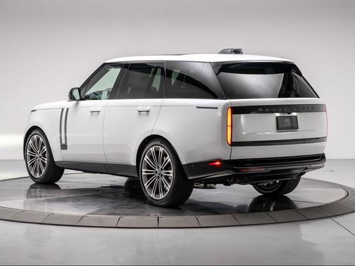 2026 Land Rover Range Rover P530 SE