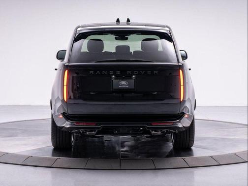 2025 Land Rover Range Rover P530 SE