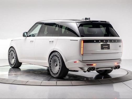 2025 Land Rover Range Rover P615 SV
