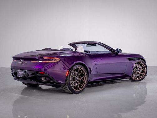 2025 Aston Martin DB12 Volante