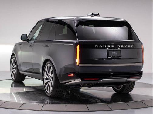 2025 Land Rover Range Rover P530 SE