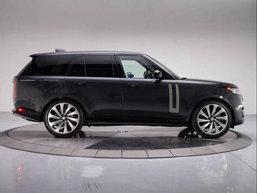 2025 Land Rover Range Rover P530 SE