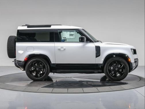 2025 Land Rover Defender P400 X-Dynamic SE