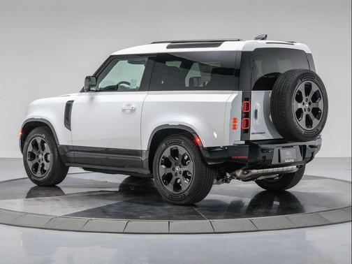 2025 Land Rover Defender P400 X-Dynamic SE