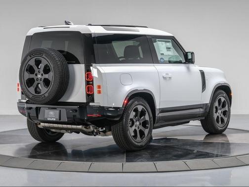 2025 Land Rover Defender P400 X-Dynamic SE