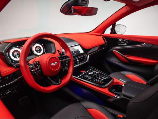 2025 Aston Martin DBX 707