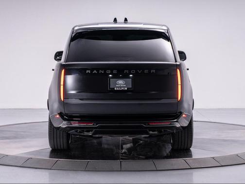 2025 Land Rover Range Rover P530 SE