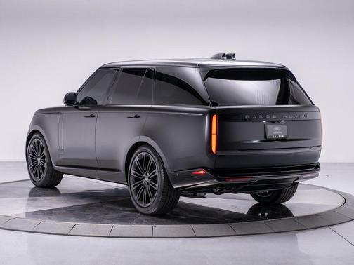 2025 Land Rover Range Rover P530 SE