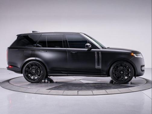 2025 Land Rover Range Rover P530 SE