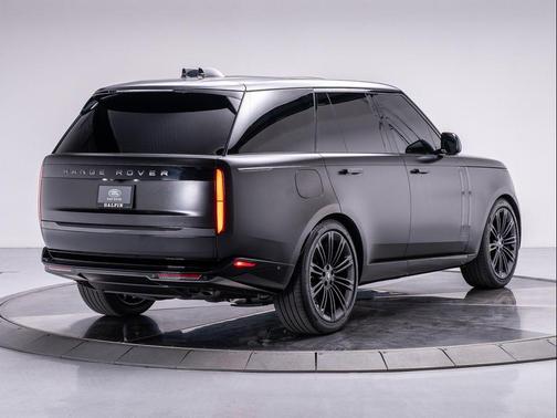 2025 Land Rover Range Rover P530 SE
