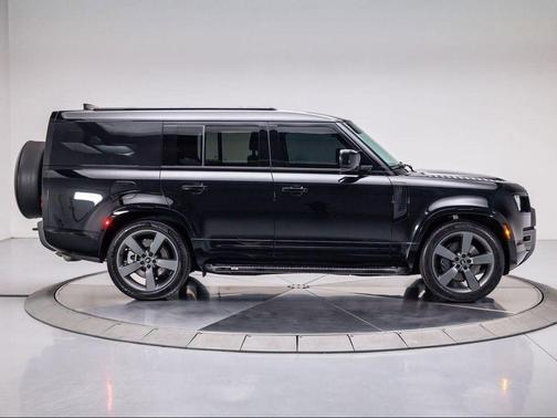 2024 Land Rover Defender 130 P400 Outbound