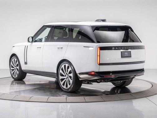 2025 Land Rover Range Rover P530 SE
