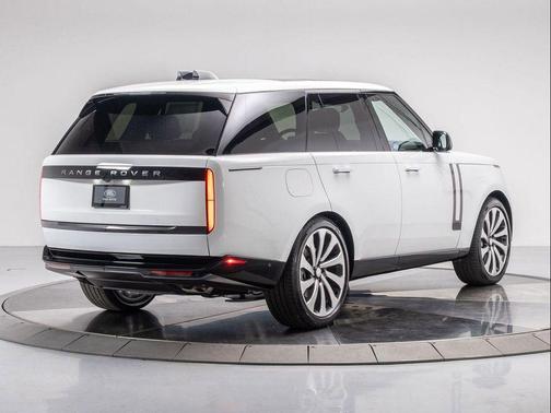 2025 Land Rover Range Rover P530 SE