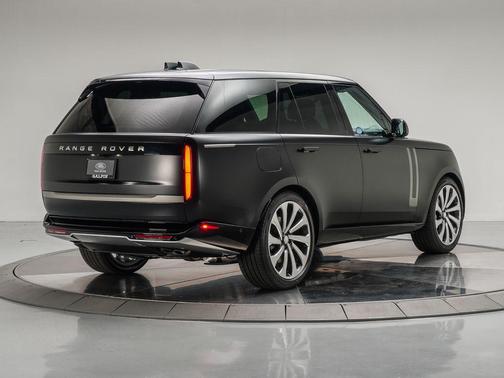2025 Land Rover Range Rover P530 SE