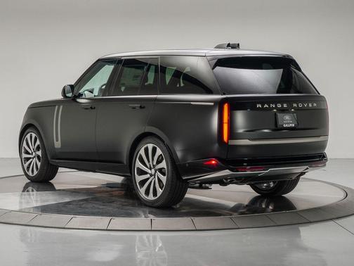 2025 Land Rover Range Rover P530 SE