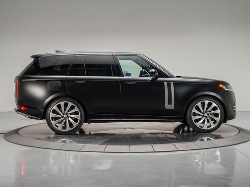 2025 Land Rover Range Rover P530 SE