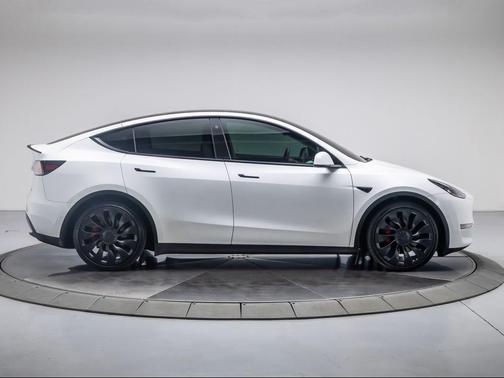 White 2022 Tesla Model Y Performance