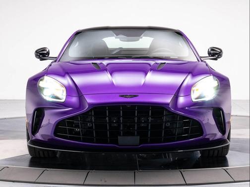 2025 Aston Martin Vantage Base