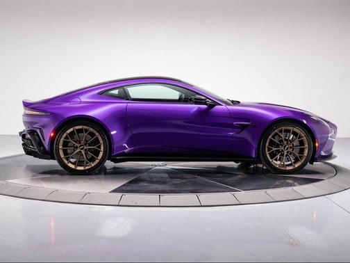 2025 Aston Martin Vantage Base