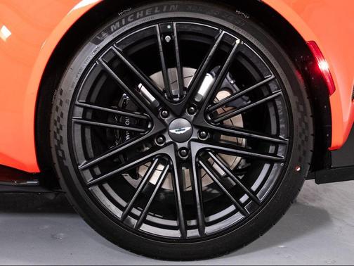 2025 Aston Martin Vantage Base
