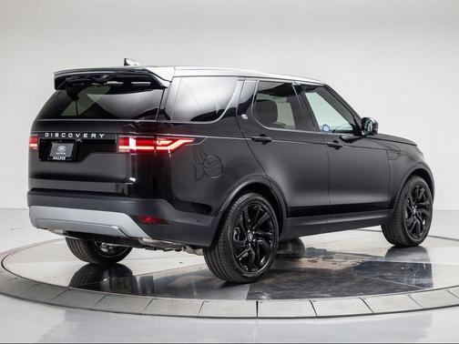 2025 Land Rover Discovery P300 S