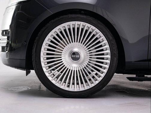 2025 Land Rover Range Rover P530 SE