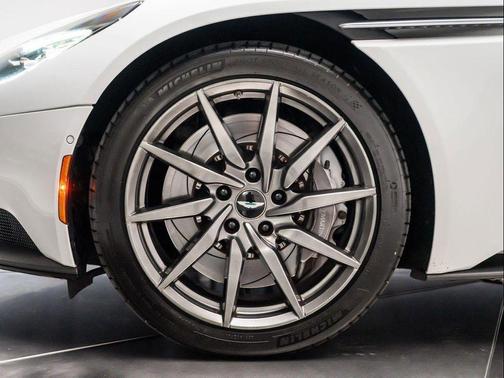 2019 Aston Martin DB11 V8