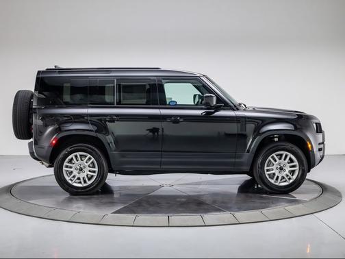 SANTORINI BLACK 2026 Land Rover Defender P300 S