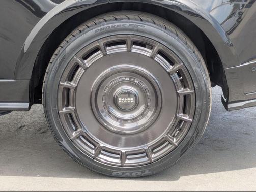 2025 Land Rover Range Rover P530 SE