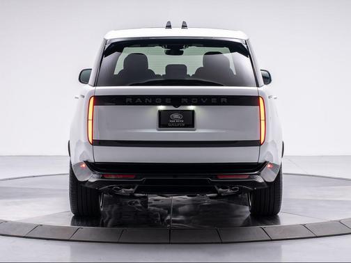 2025 Land Rover Range Rover P530 SE 7 Seat