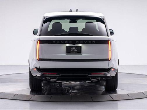 2025 Land Rover Range Rover P530 SE 7 Seat