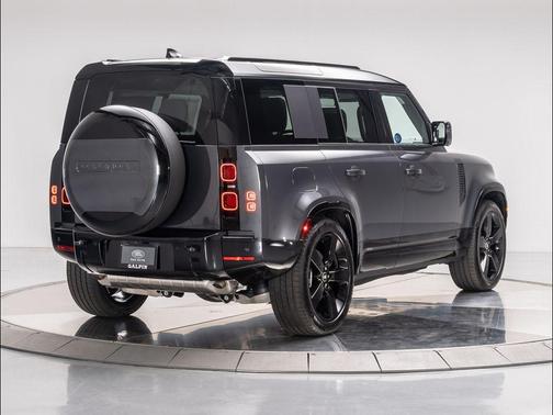 2025 Land Rover Defender P400 X-Dynamic SE