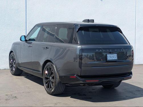 2025 Land Rover Range Rover P530 SE