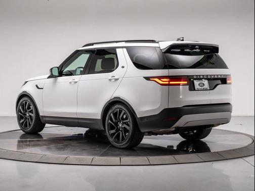 Fuji White 2024 Land Rover Discovery P300 S
