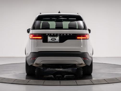 Fuji White 2024 Land Rover Discovery P300 S